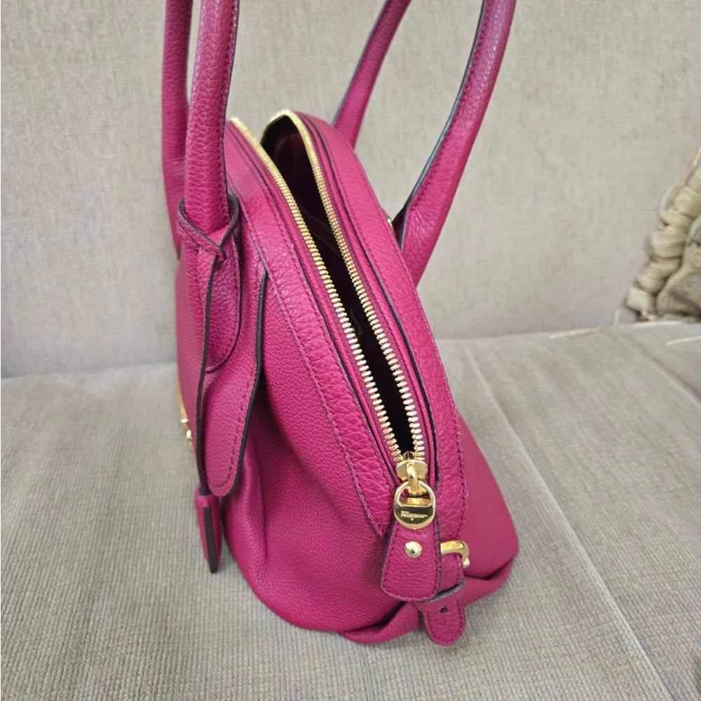Elegant Pink Leather Handbag - Picture 1 of 3